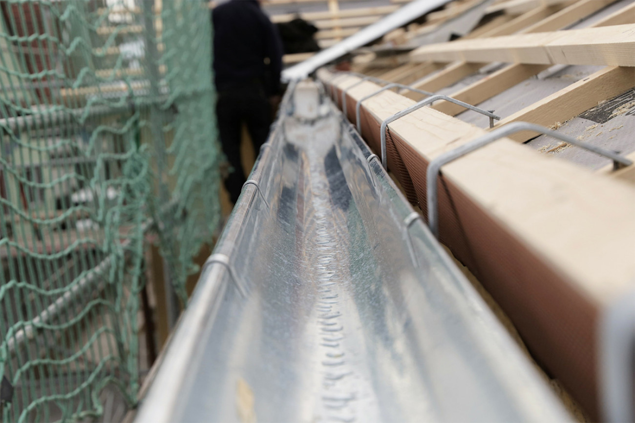 Tyroller Spenglerei-Metallbau | Dachrinnenmontage | Dachrinne montiert