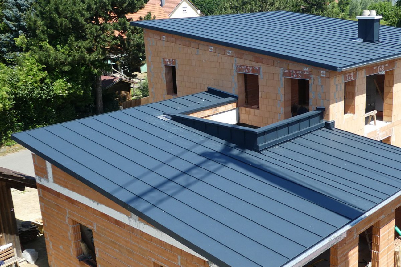 Tyroller Spenglerei-Metallbau | Projekt 02 | STEHFALZDACH 02